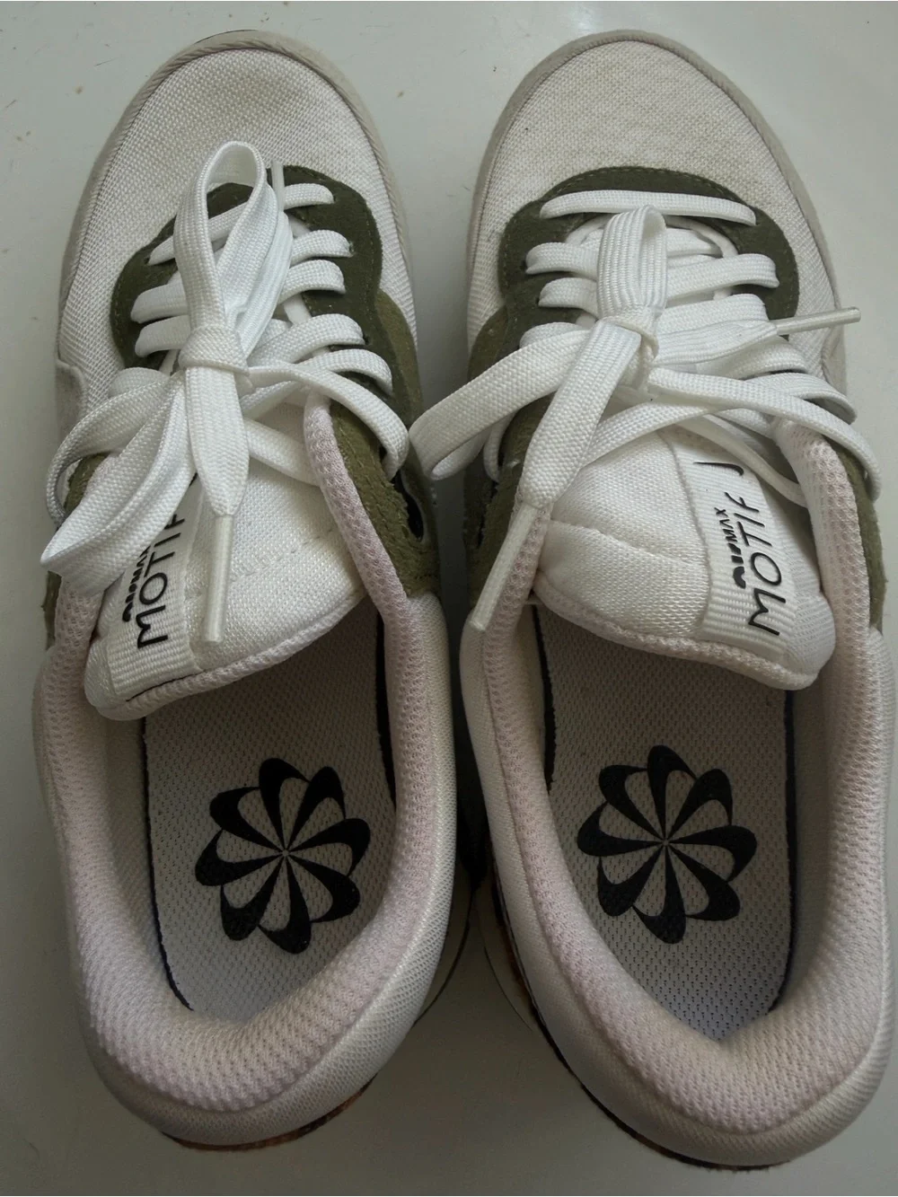 Nike women motif gs shoes size 7 women, 5.5 youth